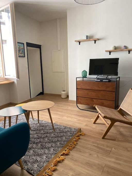 Appartement Cosy Hyper Centre, Tres Tranquille أنجير المظهر الخارجي الصورة